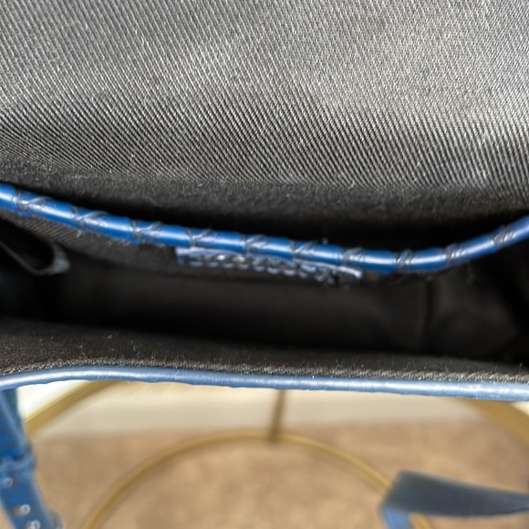 BCBG Generation Blue croc 🐊 textured crossbody bag - Picture 5 of 5